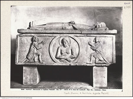 Vorderseite von Alinari [https://www.deutsche-digitale-bibliothek.de/content/lizenzen/rv-ez/] Grabmal des Riccardo Piscicelli (gest. 1331) - Gesamtansicht, bh413562_recto. Foto.