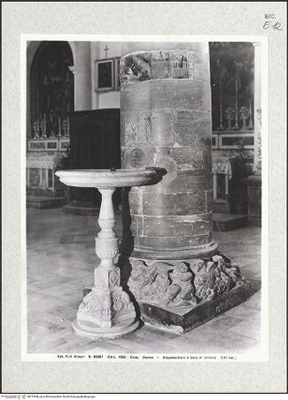 Vorderseite von Alinari [https://www.deutsche-digitale-bibliothek.de/content/lizenzen/rv-ez/] Weihwasserbecken - Gesamtansicht, bh413948_recto. Foto.