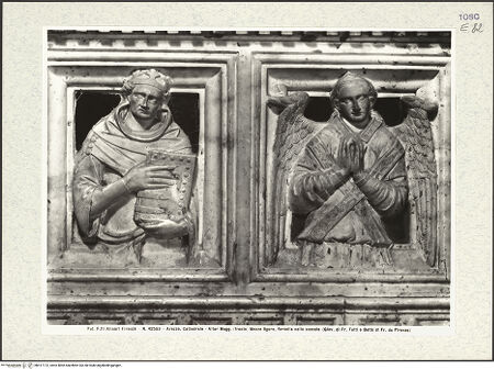 Vorderseite von Alinari [https://www.deutsche-digitale-bibliothek.de/content/lizenzen/rv-ez/] Hauptaltar und Schrein des heiligen DonatusRetabel und Schrein des heiligen DonatusRetabel (Frontseite)Frontseite Predella: Propheten, Engel und Erzengel - Detail: David und Engel, bh417172_recto. Foto.