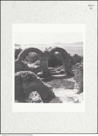 Vorderseite von Bibliotheca Hertziana [https://www.deutsche-digitale-bibliothek.de/content/lizenzen/rv-fz/] Tempio di Giove - Blick von Norden, bh418726_recto. Foto: Zallinger zu Stillendorf, Marlies von.