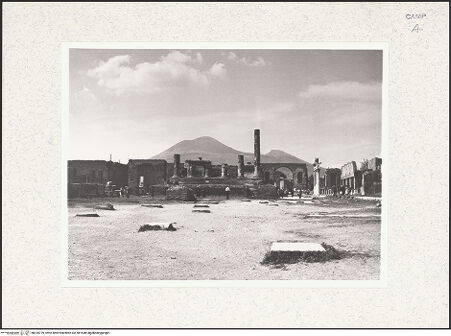 Vorderseite von Bibliotheca Hertziana [https://www.deutsche-digitale-bibliothek.de/content/lizenzen/rv-fz/] Foro - Blick in Richtung Jupitertempel, bh418729_recto. Foto: Zallinger zu Stillendorf, Marlies von.