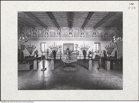 Vorderseite von Vasari [https://www.deutsche-digitale-bibliothek.de/content/lizenzen/rv-ez/] Castello Orsini & Castello Orsini-OdescalchiSala delle Armi - Blick in den Raum, bh420907_recto. Foto.