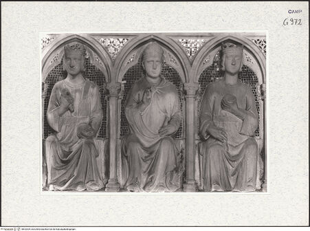 Vorderseite von Bildarchiv Foto Marburg [https://www.deutsche-digitale-bibliothek.de/content/lizenzen/rv-ez/] Grabmal der Königin Maria von Ungarn - Frontplatte: Robert der Weise, Ludwig von Toulouse, Karl Martell, bh422029_recto. Foto.