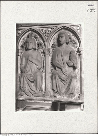 Vorderseite von Bildarchiv Foto Marburg [https://www.deutsche-digitale-bibliothek.de/content/lizenzen/rv-ez/] Grabmal der Königin Maria von Ungarn - Linke Seite: zwei Söhne der Königin, bh422037_recto. Foto.