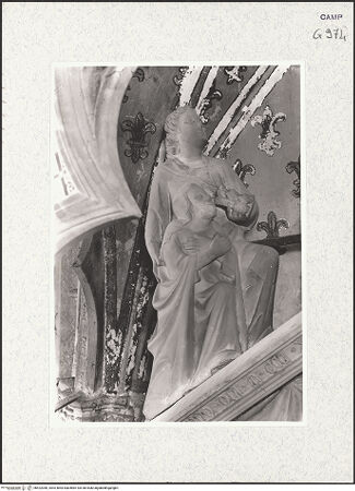 Vorderseite von Bildarchiv Foto Marburg [https://www.deutsche-digitale-bibliothek.de/content/lizenzen/rv-ez/] Grabmal der Königin Maria von Ungarn - Engel mit Maria von Ungarn als Strifterin, bh422040_recto. Foto.