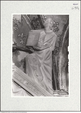 Vorderseite von Bildarchiv Foto Marburg [https://www.deutsche-digitale-bibliothek.de/content/lizenzen/rv-ez/] Grabmal der Königin Maria von Ungarn - Engel mit Kirchenmodell, bh422041_recto. Foto.