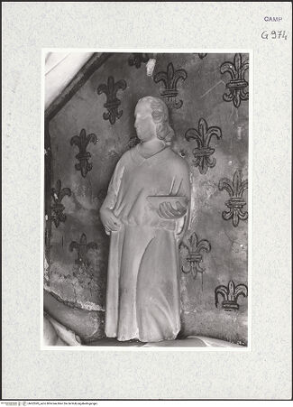 Vorderseite von Bildarchiv Foto Marburg [https://www.deutsche-digitale-bibliothek.de/content/lizenzen/rv-ez/] Grabmal der Königin Maria von Ungarn - Assistenzfigur mit Schale und beschädigtem Attribut, bh422043_recto. Foto.