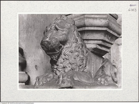 Vorderseite von Foto Marburg [https://www.deutsche-digitale-bibliothek.de/content/lizenzen/rv-ez/] Grabmal der Maria von Valois (gest. 1328)Tugenden - Caritas, Detail: Löwe, bh422055_recto. Foto.