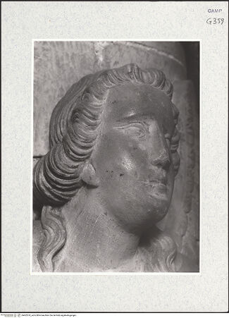 Vorderseite von Foto Marburg [https://www.deutsche-digitale-bibliothek.de/content/lizenzen/rv-ez/] Grabmal des Karl von KalabrienTugendenRechte hintere Säule - Temperantia, Detail: Kopf (vor 1943), bh422070_recto. Foto.