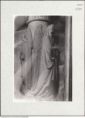 Vorderseite von Foto Marburg [https://www.deutsche-digitale-bibliothek.de/content/lizenzen/rv-ez/] Grabmal des Karl von KalabrienTugendenRechte hintere Säule - Temperantia und Prudentia (vor 1943), bh422071_recto. Foto.