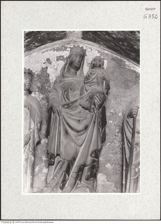 Vorderseite von Foto Marburg [https://www.deutsche-digitale-bibliothek.de/content/lizenzen/rv-ez/] Grabmal der Maria von Valois (gest. 1328)Anbetung der Madonna - Madonna (vor 1943), bh422072_recto. Foto.