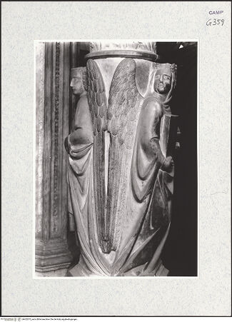 Vorderseite von Foto Marburg [https://www.deutsche-digitale-bibliothek.de/content/lizenzen/rv-ez/] Grabmal des Karl von KalabrienTugendenLinke vordere Säule - Spes und Fides (vor 1943), bh422075_recto. Foto.