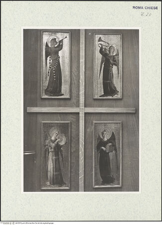 Vorderseite von Sopr. BAS ROMA [https://www.deutsche-digitale-bibliothek.de/content/lizenzen/rv-ez/] Acht musizierende Engel - Ansicht von 4 Tafeln: Engel mit Trompete, Posaune, Schellenkranz und Trommel, bh422878_recto. Foto.