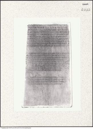 Vorderseite von Bibliotheca Hertziana [https://www.deutsche-digitale-bibliothek.de/content/lizenzen/rv-fz/] Grabinschriften für Adriana Sassone (Ehefrau des Giovanni Pontano) - Gesamtansicht, bh423312_recto. Foto.