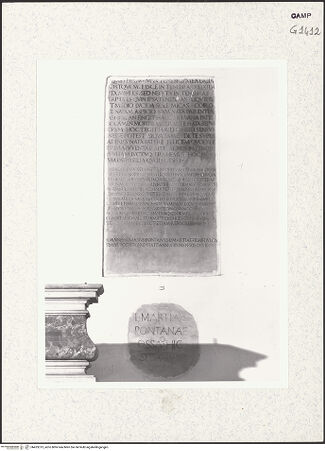 Vorderseite von Bibliotheca Hertziana [https://www.deutsche-digitale-bibliothek.de/content/lizenzen/rv-fz/] Grabinschriften für Marzia Pontano (Tochter des Giovanni Pontano) - Gesamtansicht, bh423313_recto. Foto.