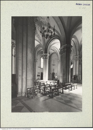 Vorderseite von Bibliotheca Hertziana [https://www.deutsche-digitale-bibliothek.de/content/lizenzen/rv-fz/] San Giacomo degli Spagnoli - Inneres, Joch vor dem Chor, Blick von unterhalb der Orgelempore vom rechten zum linken Seitenschiff, bh424167_recto. Foto: Savio, Oscar.