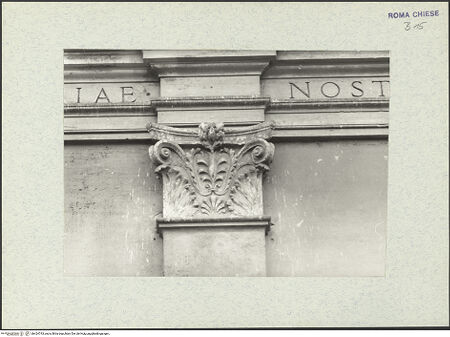 Vorderseite von Bibliotheca Hertziana [https://www.deutsche-digitale-bibliothek.de/content/lizenzen/rv-fz/] San Giacomo degli SpagnoliWestfassade - Untere Ordnung, Detail: Pilasterkapitell, bh424743_recto. Foto.