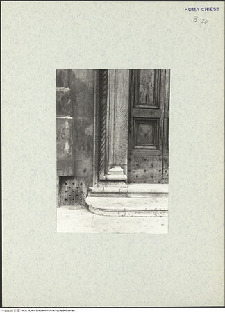 Vorderseite von Bibliotheca Hertziana [https://www.deutsche-digitale-bibliothek.de/content/lizenzen/rv-fz/] Portalskulptur - Architravierung links unten, bh424748_recto. Foto.