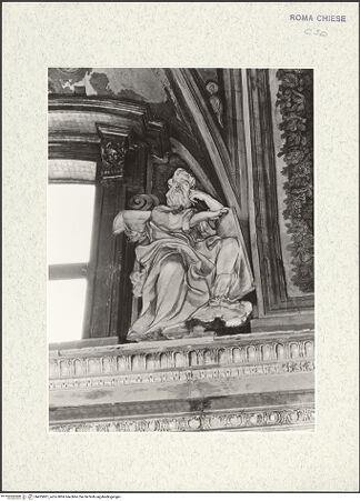 Vorderseite von Museo Nazionale di Castel Sant'Angelo [https://www.deutsche-digitale-bibliothek.de/content/lizenzen/rv-ez/] Propheten und PatriarchenSitzender Prophet mit Schrifttafel, den Kopf auf eine Hand gestützt - Ansicht von rechts unten, bh425801_recto. Foto.