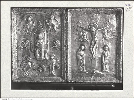 Vorderseite von Alinari [https://www.deutsche-digitale-bibliothek.de/content/lizenzen/rv-ez/] Diptychon oder Bucheinband mit Majestas Domini und Kreuzigung - Gesamtansicht, bh431213_recto. Foto.