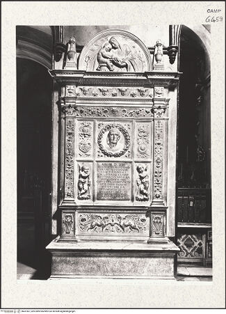 Vorderseite von Alinari [https://www.deutsche-digitale-bibliothek.de/content/lizenzen/rv-ez/] Grabmal des Galeazzo III Pandone (gest. 1514) - Gesamtansicht, bh431867_recto. Foto.