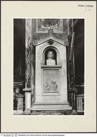 Vorderseite von Sopr BAS ROMA [https://www.deutsche-digitale-bibliothek.de/content/lizenzen/rv-ez/] Grabmal des Malers Nicolas Poussin - Gesamtansicht, bh435699_recto. Foto.