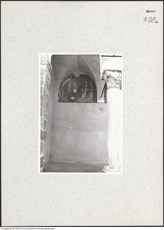 Vorderseite von Pace, Valentino [https://www.deutsche-digitale-bibliothek.de/content/lizenzen/rv-fz/] Sant'Angelo in FormisWestfassadePortikus - Nördliches Joch, von Westen, bh436187_recto. Foto: Pace, Valentino.