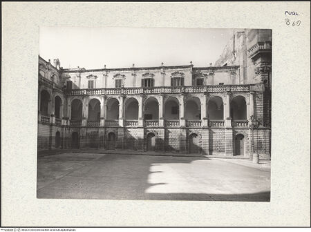 Vorderseite von Pace, Valentino [https://www.deutsche-digitale-bibliothek.de/content/lizenzen/rv-fz/] Palazzo Vescovile - Westflügel, Ansicht von Osten, bh436734_recto. Foto: Pace, Valentino.