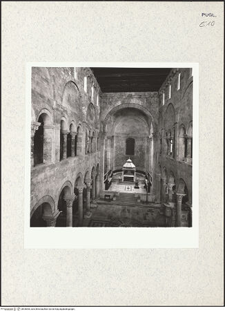 Vorderseite von Sopr. BAS BA [https://www.deutsche-digitale-bibliothek.de/content/lizenzen/rv-ez/] CattedraleMittelschiff - Ansicht von Westen, bh436906_recto. Foto.