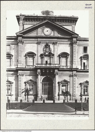 Vorderseite von Alinari [https://www.deutsche-digitale-bibliothek.de/content/lizenzen/rv-ez/] Museo Archeologico NazionaleHauptfassade - Mittelbau, bh437612_recto. Foto.