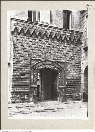 Vorderseite von Alinari [https://www.deutsche-digitale-bibliothek.de/content/lizenzen/rv-ez/] Palazzo Penna - Fassade, bh437645_recto. Foto.