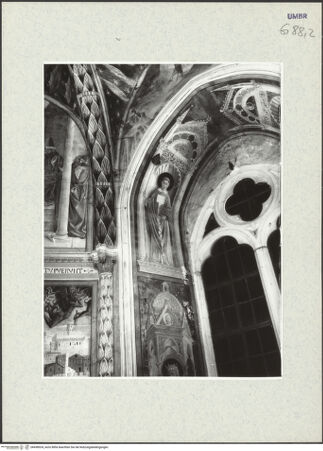 Vorderseite von Museum [https://www.deutsche-digitale-bibliothek.de/content/lizenzen/rv-ez/] Szenen aus dem Leben des heiligen Franz von Assisi und Heilige - Apsisscheitelfenster: heiliger Fortunatus, bh438924_recto. Foto.