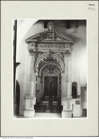 Vorderseite von Museum [https://www.deutsche-digitale-bibliothek.de/content/lizenzen/rv-ez/] San FrancescoCappella Bontadosi - Blick zur Altarwand, bh438937_recto. Foto.