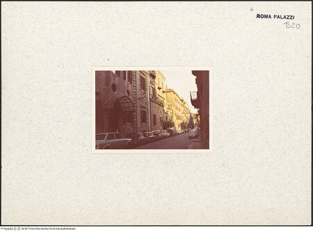 Vorderseite von Bibliotheca Hertziana [https://www.deutsche-digitale-bibliothek.de/content/lizenzen/rv-fz/] Palazzo ZuccariFassade zur Via Gregoriana - Via Gregoriana, bh440175_recto. Foto.