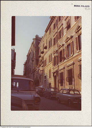 Vorderseite von unbekannt [https://www.deutsche-digitale-bibliothek.de/content/lizenzen/rv-fz/] Palazzo ZuccariFassade zur Via Gregoriana - Via Gregoriana, bh440177_recto. Foto.