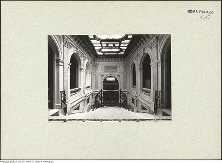 Vorderseite von Bibliotheca Hertziana [https://www.deutsche-digitale-bibliothek.de/content/lizenzen/rv-fz/] Palazzo StroganoffRaum D S01 & D 007 & D 1010: Großes Treppenhaus - , bh440211_recto. Foto: Filser, Wolfgang (Max-Planck-Gesellschaft).