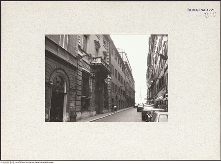 Vorderseite von unbekannt [https://www.deutsche-digitale-bibliothek.de/content/lizenzen/rv-fz/] Palazzo ZuccariFassade zur Via Sistina - Fassade via Sistina Richtung Piazza Trinità dei Monti, bh440262_recto. Foto: Filser, Wolfgang (Max-Planck-Gesellschaft).