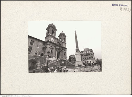 Vorderseite von Bibliotheca Hertziana [https://www.deutsche-digitale-bibliothek.de/content/lizenzen/rv-fz/] Palazzo Zuccari - Ansicht mit Trinità dei Monti, bh440265_recto. Foto: Filser, Wolfgang (Max-Planck-Gesellschaft).