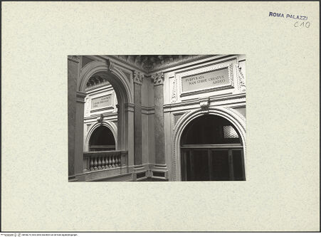 Vorderseite von unbekannt [https://www.deutsche-digitale-bibliothek.de/content/lizenzen/rv-fz/] Palazzo StroganoffRaum D S01 & D 007 & D 1010: Großes Treppenhaus - Obere Zone mit Inschrift, bh440274_recto. Foto: Filser, Wolfgang (Max-Planck-Gesellschaft).