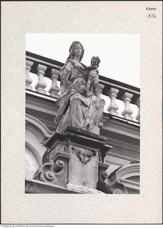 Vorderseite von Bibliotheca Hertziana [https://www.deutsche-digitale-bibliothek.de/content/lizenzen/rv-fz/] Madonna - Seitenansicht von links, bh441443_recto. Foto.