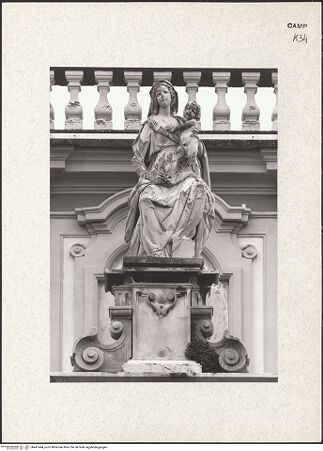 Vorderseite von Bibliotheca Hertziana [https://www.deutsche-digitale-bibliothek.de/content/lizenzen/rv-fz/] Madonna - Frontalansicht, bh441444_recto. Foto.