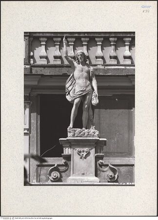 Vorderseite von Bibliotheca Hertziana [https://www.deutsche-digitale-bibliothek.de/content/lizenzen/rv-fz/] Der auferstandene Christus - Frontalansicht, bh441445_recto. Foto.