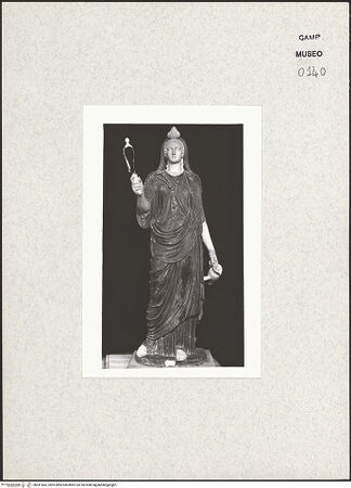 Vorderseite von Museo Archeologico Nazionale, Napoli [https://www.deutsche-digitale-bibliothek.de/content/lizenzen/rv-ez/] Isis - Frontalansicht, bh441843_recto. Foto.