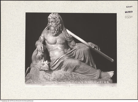 Vorderseite von Museo Archeologico Nazionale, Napoli [https://www.deutsche-digitale-bibliothek.de/content/lizenzen/rv-ez/] Oceanus - Frontalansicht, bh441847_recto. Foto.