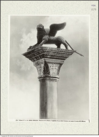Vorderseite von Alinari [https://www.deutsche-digitale-bibliothek.de/content/lizenzen/rv-ez/] Löwe des heiligen Markus - Seitenansicht, bh442636_recto. Foto.