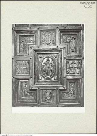 Vorderseite von Sopr. BAS ROMA [https://www.deutsche-digitale-bibliothek.de/content/lizenzen/rv-ez/] Holzdecke - Detail: Schutzmantelmadonna, bh443076_recto. Foto.