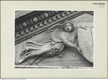 Vorderseite von Sopr. BAS ROMA [https://www.deutsche-digitale-bibliothek.de/content/lizenzen/rv-ez/] PortalskulpturZwei Engel halten ein Wappen (abgearbeitet) - Detail: Wappen und linker Engel, bh444051_recto. Foto.
