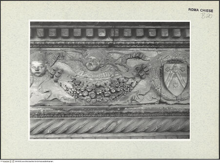 Vorderseite von Sopr. BAS ROMA [https://www.deutsche-digitale-bibliothek.de/content/lizenzen/rv-ez/] PortalskulpturFruchtgirlanden und Cherubim - Detail, bh444053_recto. Foto.