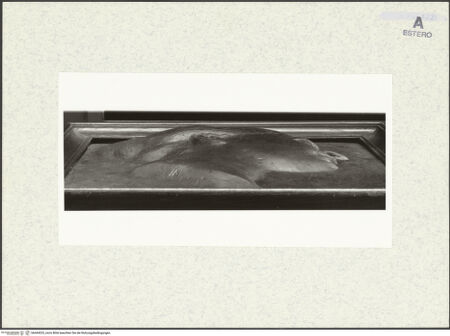 Vorderseite von Bibliotheca Hertziana [https://www.deutsche-digitale-bibliothek.de/content/lizenzen/rv-fz/] Porträtrelief der Olga von Gerstfeldt - Detail: Schrägansicht, von unten, bh444525_recto. Foto.