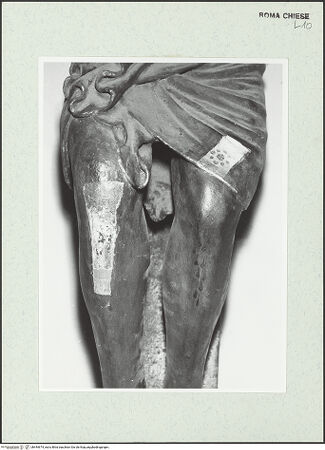 Vorderseite von Sopr. BAS ROMA [https://www.deutsche-digitale-bibliothek.de/content/lizenzen/rv-ez/] Altare del Crocefisso; KreuzaltarDer Gekreuzigte - Detail: Knie und Lendenschurz, bh444674_recto. Foto.